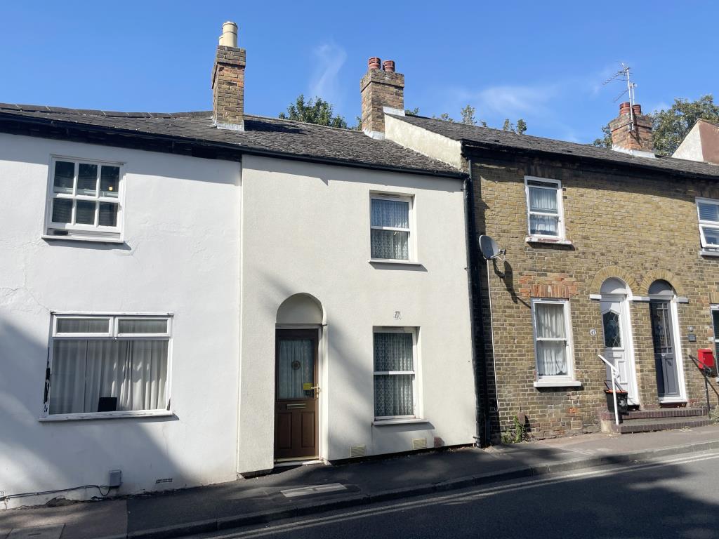 Lot: 65 - HOUSE FOR IMPROVEMENT IN TOWN CENTRE - front view of house in town centre